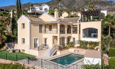 Villa de luxe espagnole à vendre avec vue panoramique sur la mer dans une communauté fermée sur les collines de Marbella 57345