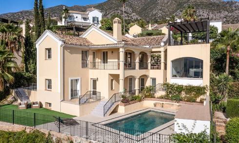 Villa de luxe espagnole à vendre avec vue panoramique sur la mer dans une communauté fermée sur les collines de Marbella 57345