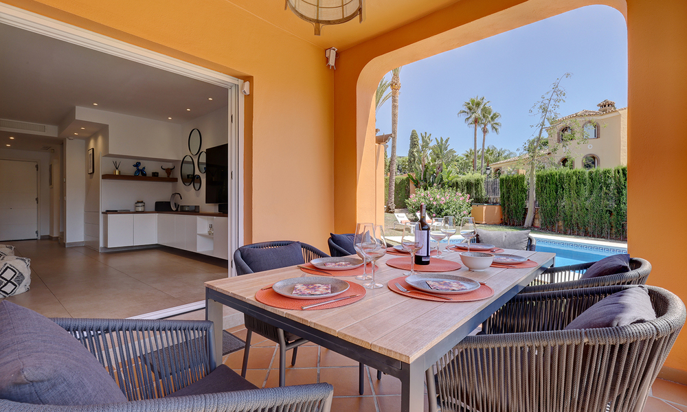 Villa jumelée élégamment rénovée à vendre avec grande piscine privée à Marbella - Benahavis 56380