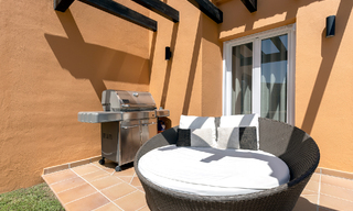 Villa jumelée élégamment rénovée à vendre avec grande piscine privée à Marbella - Benahavis 56384 