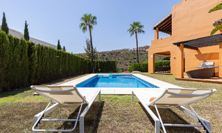 Villa jumelée élégamment rénovée à vendre avec grande piscine privée à Marbella - Benahavis 56385 
