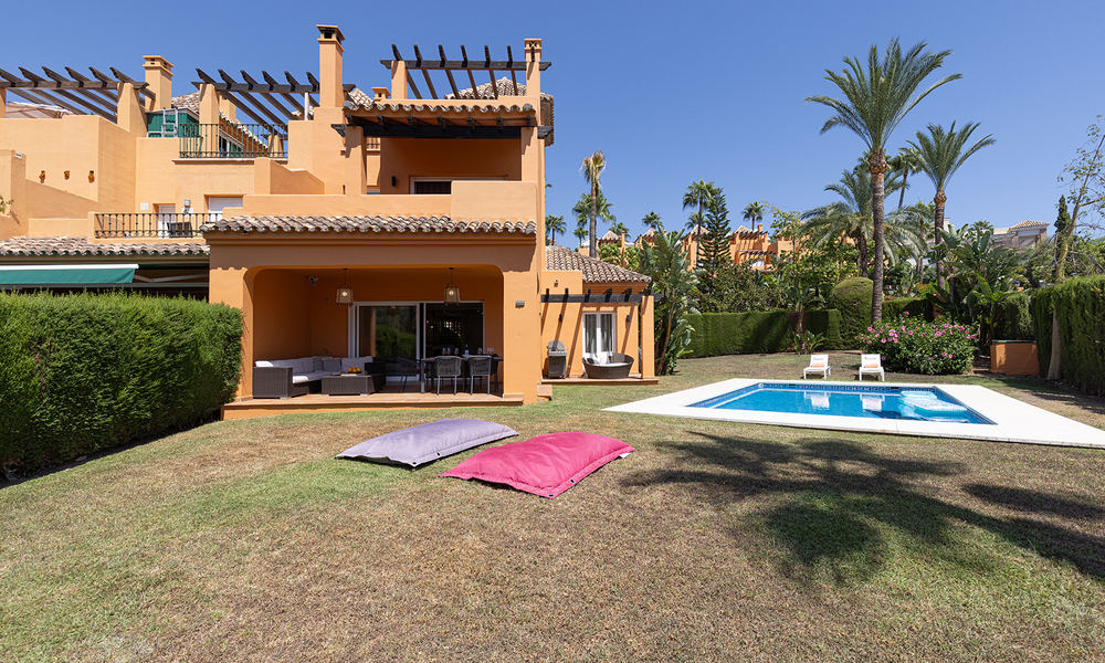 Villa jumelée élégamment rénovée à vendre avec grande piscine privée à Marbella - Benahavis 56387
