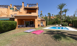 Villa jumelée élégamment rénovée à vendre avec grande piscine privée à Marbella - Benahavis 56387 