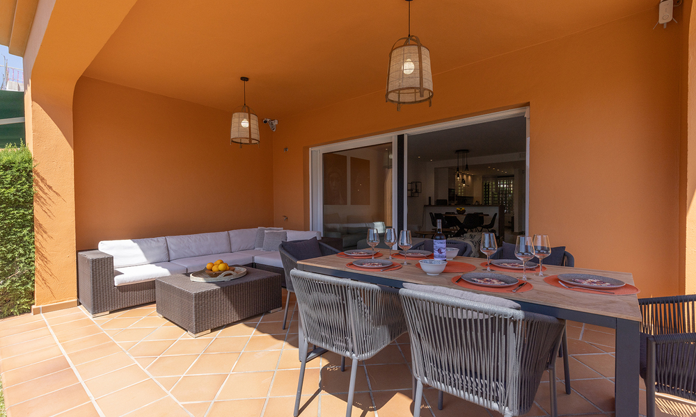 Villa jumelée élégamment rénovée à vendre avec grande piscine privée à Marbella - Benahavis 56388