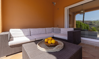 Villa jumelée élégamment rénovée à vendre avec grande piscine privée à Marbella - Benahavis 56389 