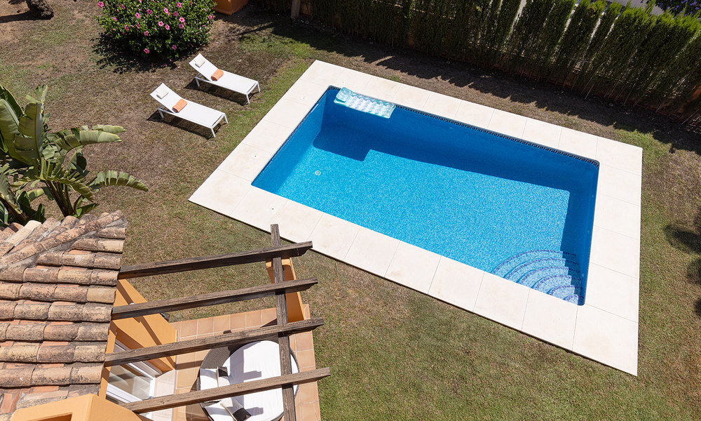 Villa jumelée élégamment rénovée à vendre avec grande piscine privée à Marbella - Benahavis 56392