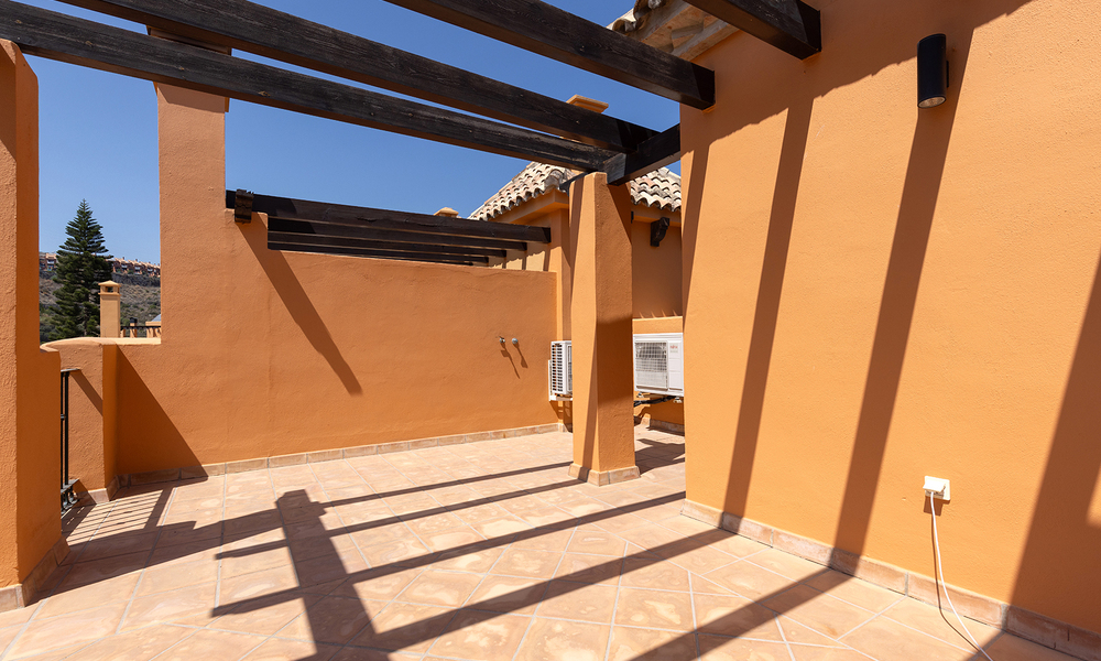 Villa jumelée élégamment rénovée à vendre avec grande piscine privée à Marbella - Benahavis 56394