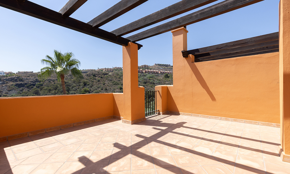 Villa jumelée élégamment rénovée à vendre avec grande piscine privée à Marbella - Benahavis 56395