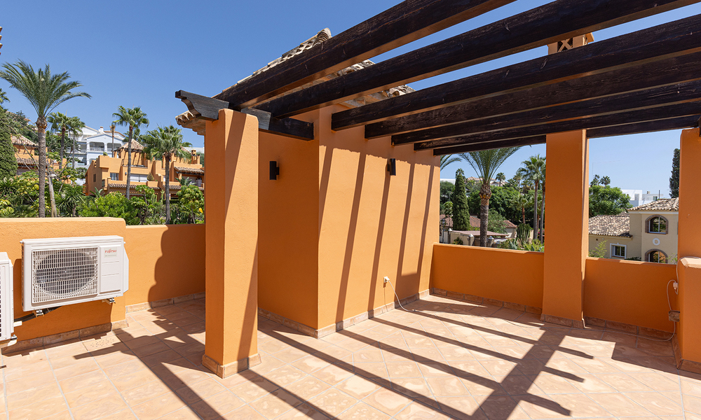 Villa jumelée élégamment rénovée à vendre avec grande piscine privée à Marbella - Benahavis 56396