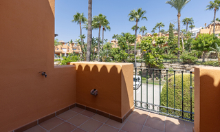 Villa jumelée élégamment rénovée à vendre avec grande piscine privée à Marbella - Benahavis 56397 