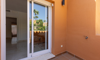 Villa jumelée élégamment rénovée à vendre avec grande piscine privée à Marbella - Benahavis 56398 