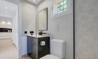 Villa jumelée élégamment rénovée à vendre avec grande piscine privée à Marbella - Benahavis 56404 