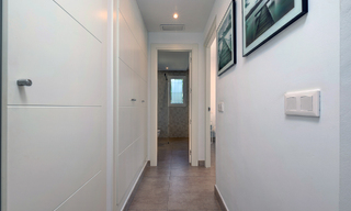 Villa jumelée élégamment rénovée à vendre avec grande piscine privée à Marbella - Benahavis 56405 