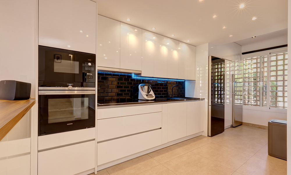 Villa jumelée élégamment rénovée à vendre avec grande piscine privée à Marbella - Benahavis 56406