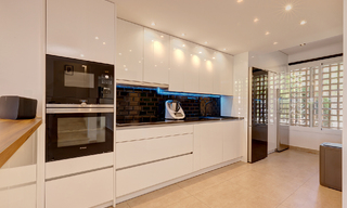 Villa jumelée élégamment rénovée à vendre avec grande piscine privée à Marbella - Benahavis 56406 