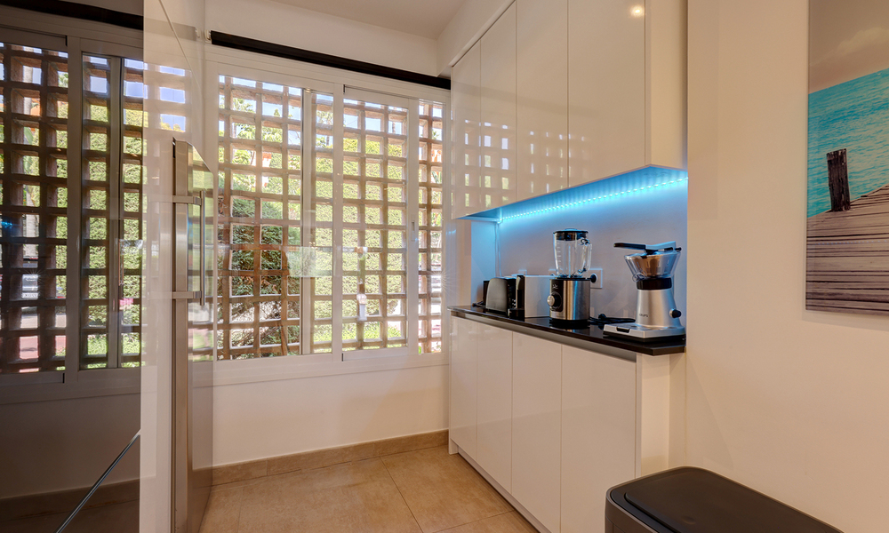 Villa jumelée élégamment rénovée à vendre avec grande piscine privée à Marbella - Benahavis 56407