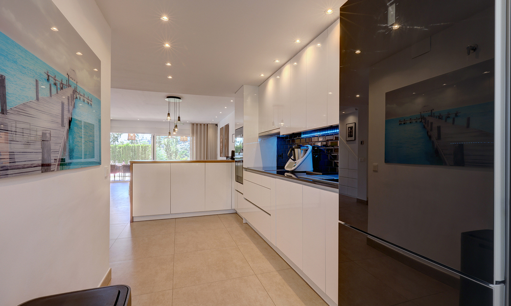 Villa jumelée élégamment rénovée à vendre avec grande piscine privée à Marbella - Benahavis 56408