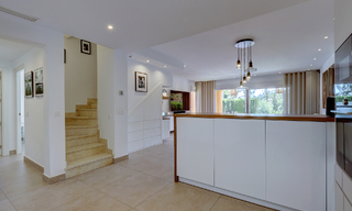 Villa jumelée élégamment rénovée à vendre avec grande piscine privée à Marbella - Benahavis 56410 