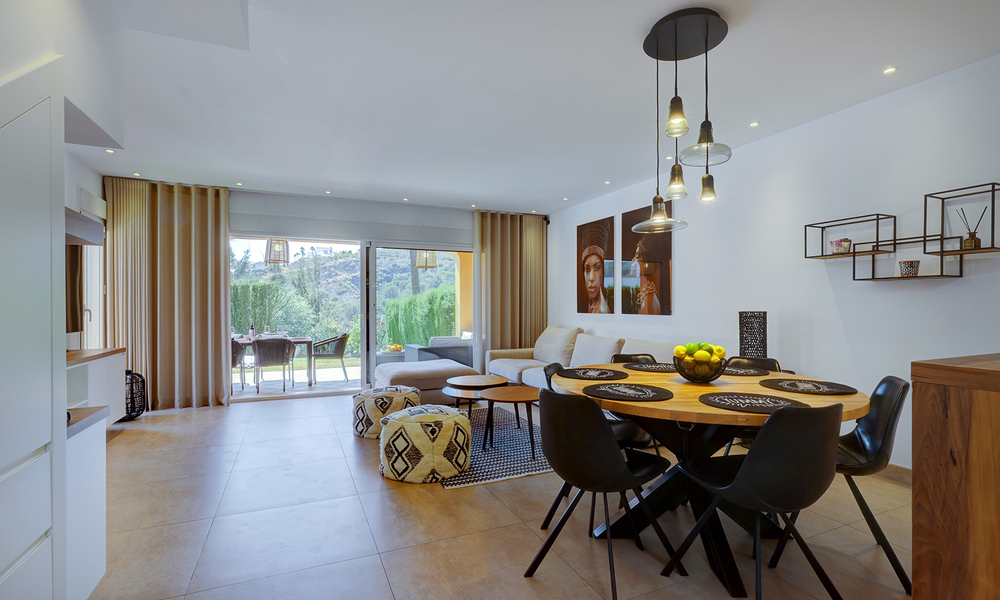 Villa jumelée élégamment rénovée à vendre avec grande piscine privée à Marbella - Benahavis 56412