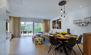 Villa jumelée élégamment rénovée à vendre avec grande piscine privée à Marbella - Benahavis 56412 