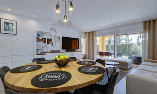 Villa jumelée élégamment rénovée à vendre avec grande piscine privée à Marbella - Benahavis 56413 