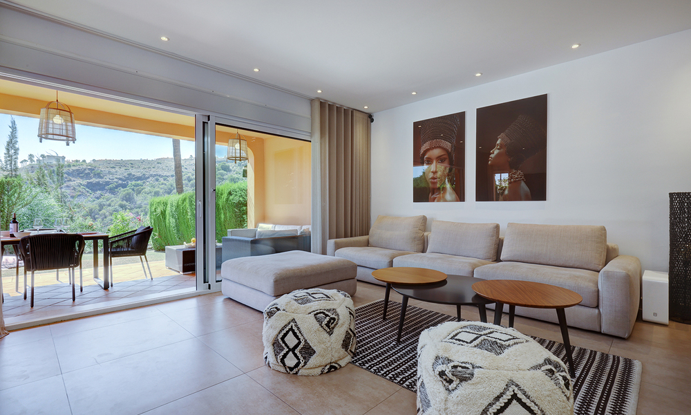 Villa jumelée élégamment rénovée à vendre avec grande piscine privée à Marbella - Benahavis 56415
