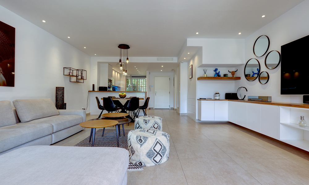 Villa jumelée élégamment rénovée à vendre avec grande piscine privée à Marbella - Benahavis 56417