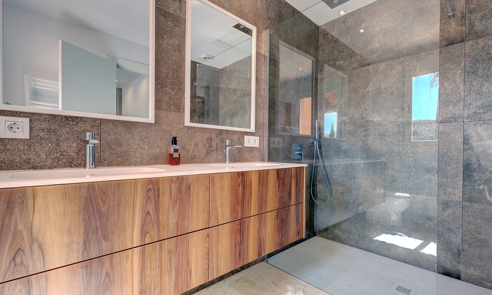 Villa jumelée élégamment rénovée à vendre avec grande piscine privée à Marbella - Benahavis 56423