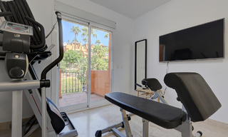 Villa jumelée élégamment rénovée à vendre avec grande piscine privée à Marbella - Benahavis 56427 