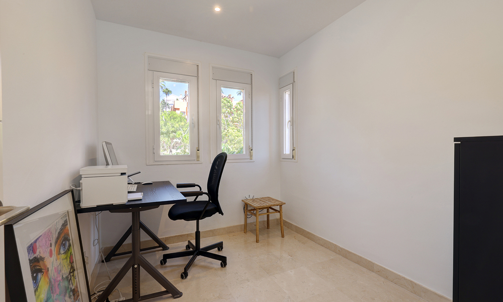 Villa jumelée élégamment rénovée à vendre avec grande piscine privée à Marbella - Benahavis 56430