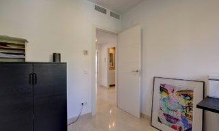 Villa jumelée élégamment rénovée à vendre avec grande piscine privée à Marbella - Benahavis 56431 