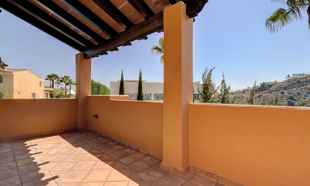 Villa jumelée élégamment rénovée à vendre avec grande piscine privée à Marbella - Benahavis 56433