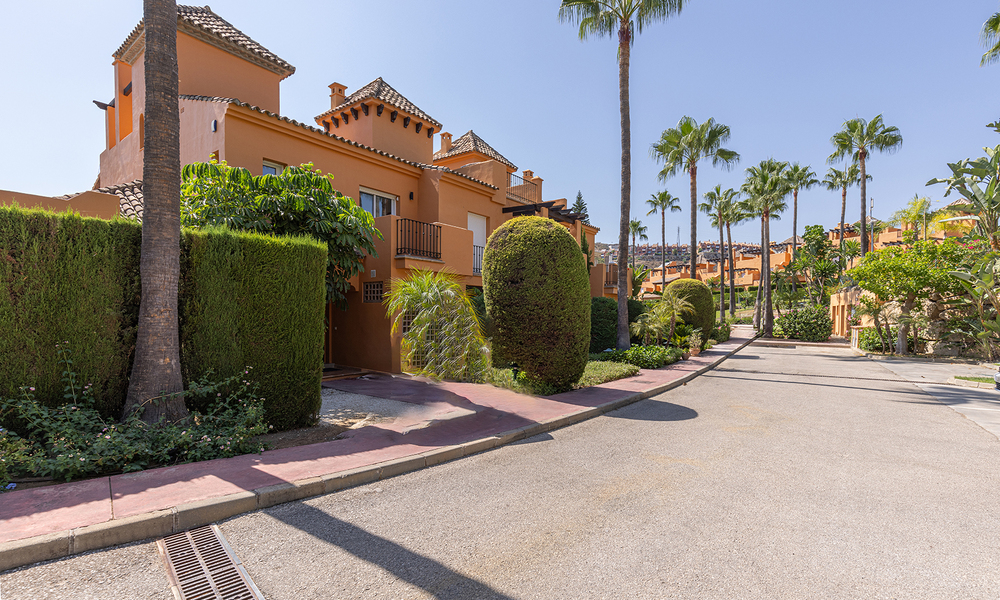 Villa jumelée élégamment rénovée à vendre avec grande piscine privée à Marbella - Benahavis 56439