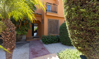Villa jumelée élégamment rénovée à vendre avec grande piscine privée à Marbella - Benahavis 56440 