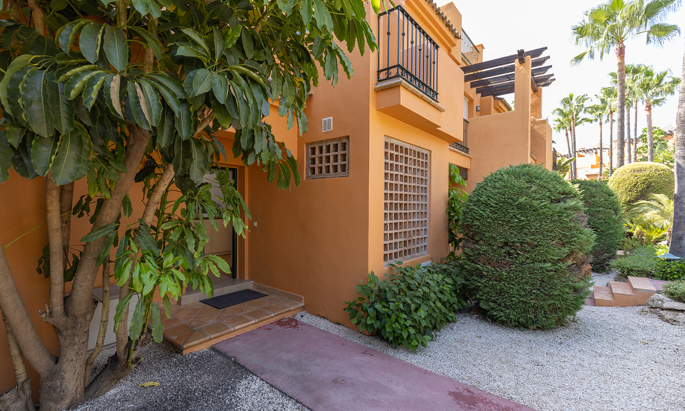 Villa jumelée élégamment rénovée à vendre avec grande piscine privée à Marbella - Benahavis 56442