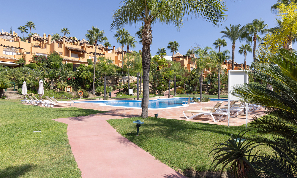 Villa jumelée élégamment rénovée à vendre avec grande piscine privée à Marbella - Benahavis 56443