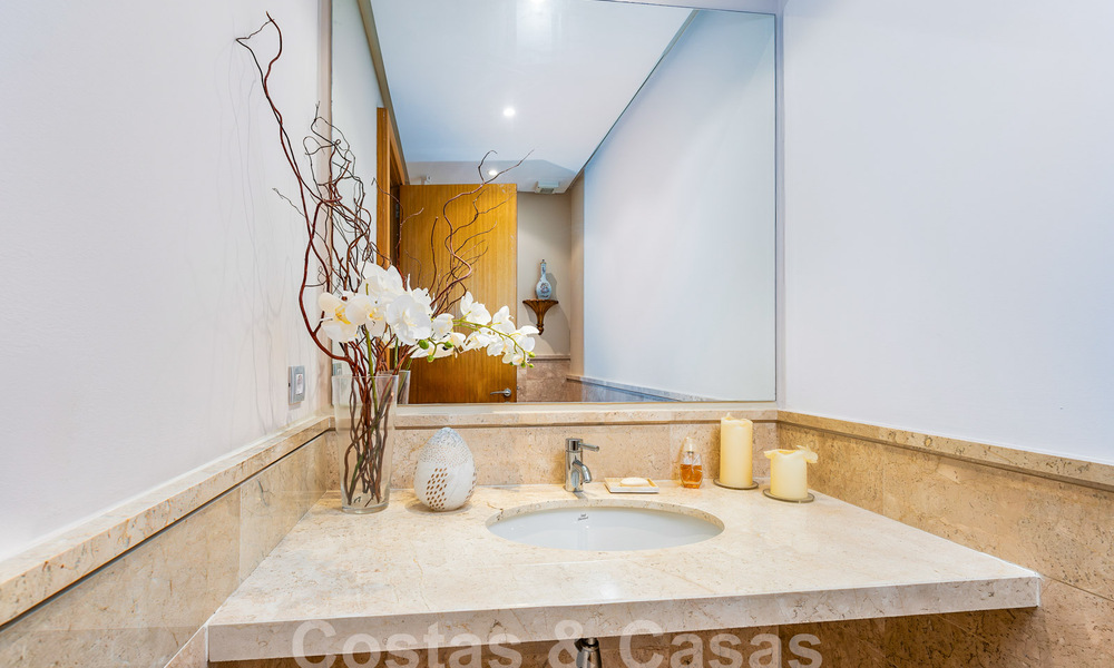 Luxueux appartement méditerranéen moderne à vendre près de la Sierra Blanca sur le Golden Mile de Marbella 57397