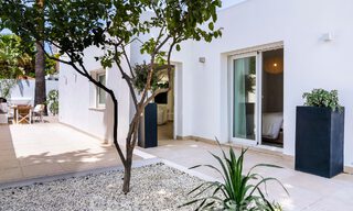 Jolie villa de luxe de style Ibiza à vendre à proximité de toutes les commodités à Nueva Andalucia, Marbella 56913 