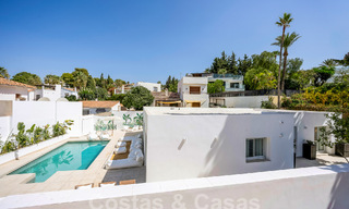 Jolie villa de luxe de style Ibiza à vendre à proximité de toutes les commodités à Nueva Andalucia, Marbella 56915 