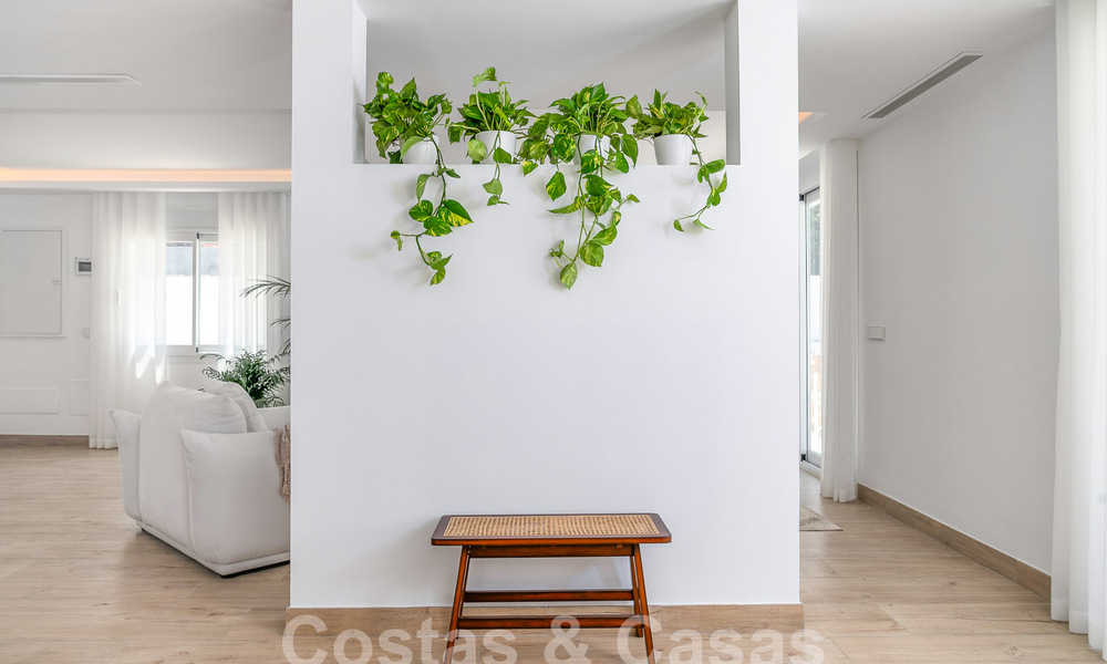 Jolie villa de luxe de style Ibiza à vendre à proximité de toutes les commodités à Nueva Andalucia, Marbella 56919