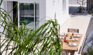 Jolie villa de luxe de style Ibiza à vendre à proximité de toutes les commodités à Nueva Andalucia, Marbella 56920 