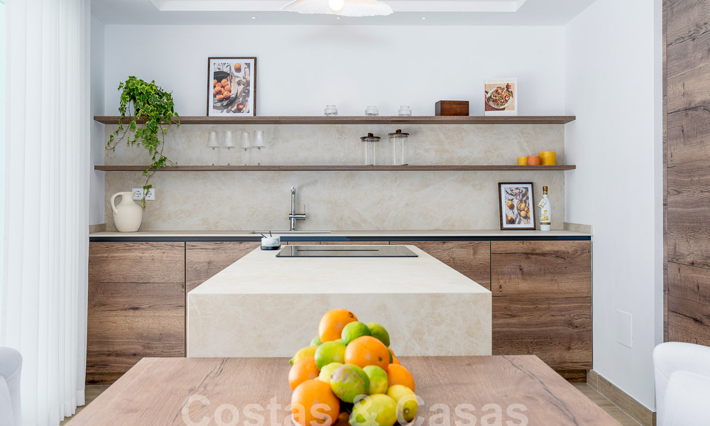 Jolie villa de luxe de style Ibiza à vendre à proximité de toutes les commodités à Nueva Andalucia, Marbella 56922