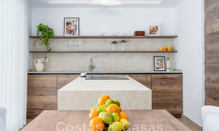 Jolie villa de luxe de style Ibiza à vendre à proximité de toutes les commodités à Nueva Andalucia, Marbella 56922 