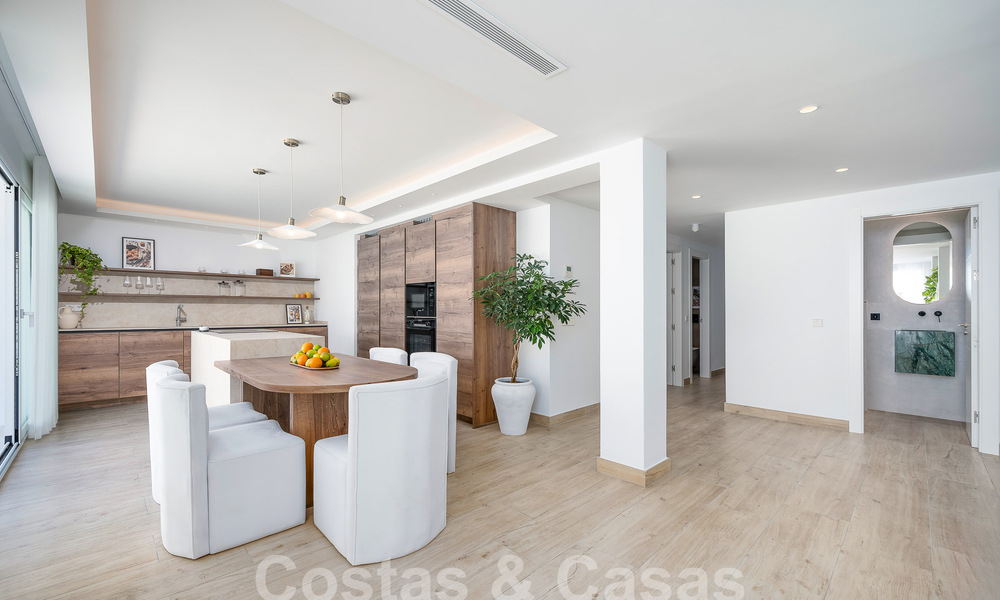 Jolie villa de luxe de style Ibiza à vendre à proximité de toutes les commodités à Nueva Andalucia, Marbella 56927