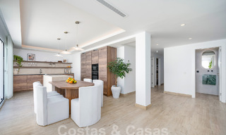 Jolie villa de luxe de style Ibiza à vendre à proximité de toutes les commodités à Nueva Andalucia, Marbella 56927 