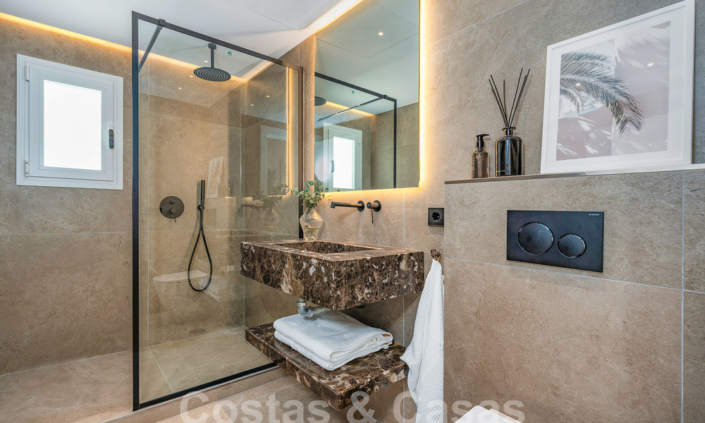 Jolie villa de luxe de style Ibiza à vendre à proximité de toutes les commodités à Nueva Andalucia, Marbella 56940