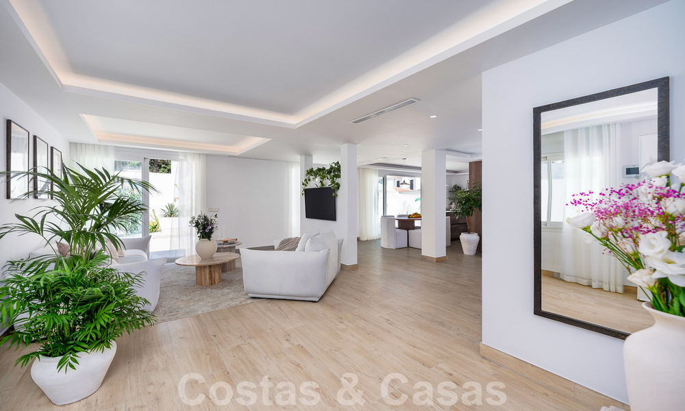 Jolie villa de luxe de style Ibiza à vendre à proximité de toutes les commodités à Nueva Andalucia, Marbella 56941
