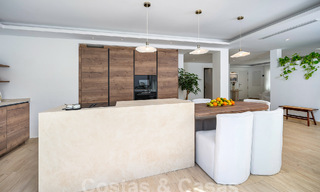 Jolie villa de luxe de style Ibiza à vendre à proximité de toutes les commodités à Nueva Andalucia, Marbella 56945 