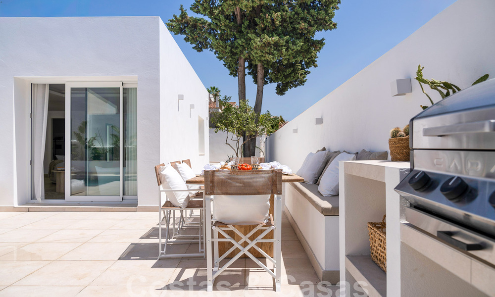 Jolie villa de luxe de style Ibiza à vendre à proximité de toutes les commodités à Nueva Andalucia, Marbella 56947