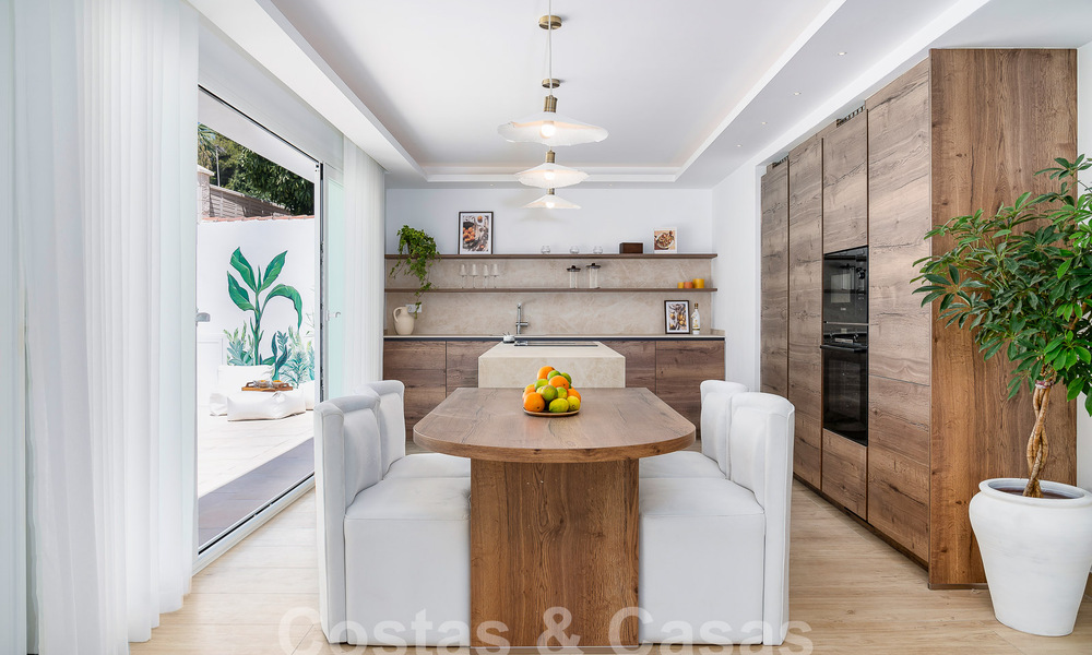 Jolie villa de luxe de style Ibiza à vendre à proximité de toutes les commodités à Nueva Andalucia, Marbella 56951